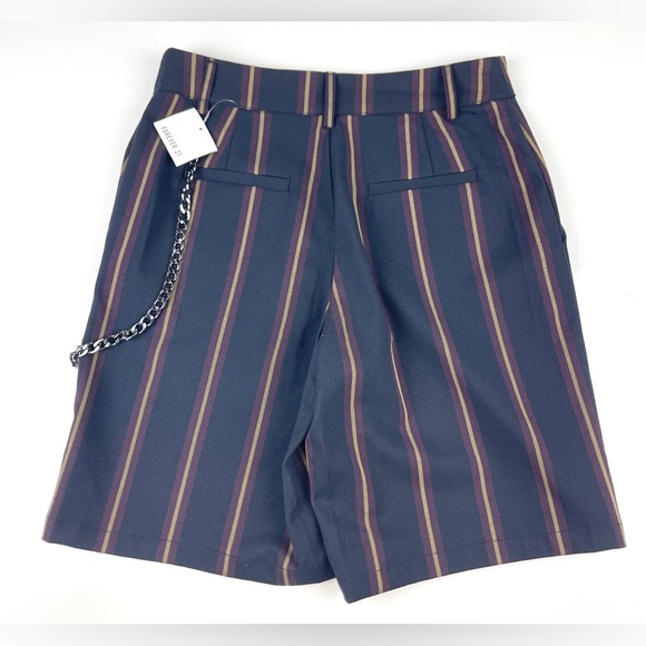 Women’s Blue Stripe Bermuda Shorts With Pocket Chain Size Small NWT - Picture 2 of 3
